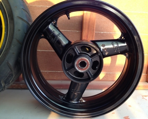 ขาย ล้อและพร้อมยางทั้งชุด bigbike ขอบ 16และขอบ 17 ราคาต่อรองได้คับ 7,500 บาท