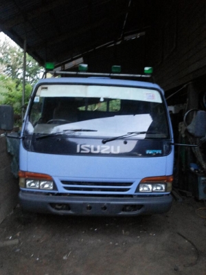 ขายด่วน  NPR120 ปี 2543 ห้างแท้ ( รถเบีรย์ช้าง  )รถเดิมบางทั้งคันสวย