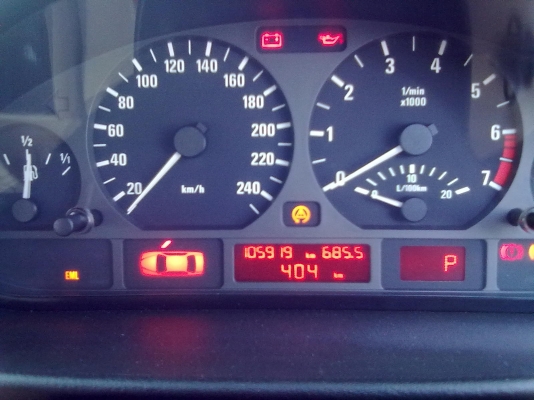 BMW318IA รุ่นไฟยก คอนฌทรลพวงมาลัย