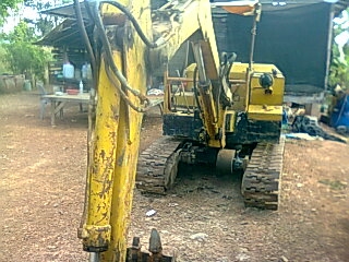 แบ้คโฮเล็ก KOMATSU PC30 เครื่องสองสูบ สภาพพร้อมใช้