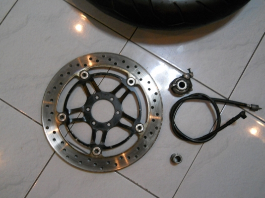 ล้อหน้าขอบ17 3 นิ้ว Honda VTR 250 แถมยางและจาน ล้อหน้าขอบ17 3 นิ้ว Honda VTR 250 แถมยางและจาน