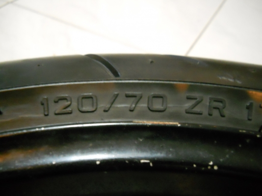 ล้อหน้าขอบ17 3 นิ้ว Honda VTR 250 แถมยางและจาน ล้อหน้าขอบ17 3 นิ้ว Honda VTR 250 แถมยางและจาน