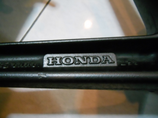 ล้อหน้าขอบ17 3 นิ้ว Honda VTR 250 แถมยางและจาน ล้อหน้าขอบ17 3 นิ้ว Honda VTR 250 แถมยางและจาน
