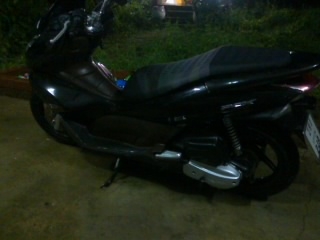 PCX สวยสวยสวยเดิมเดิมเดิม วิ่งหมื่นกว่าโล พร้อมใช้งาน เล่มพร้อมเอกสารครบ