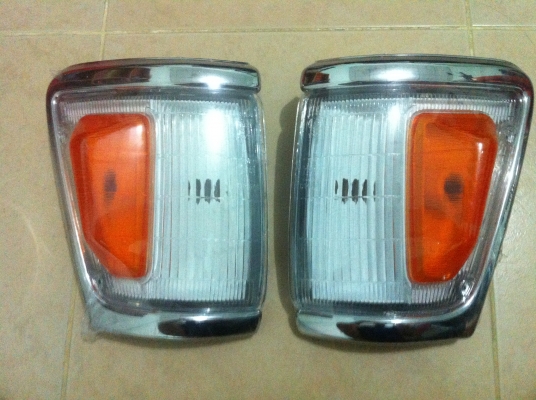 ขาย ไฟมุม LN-106 งานไต้หวัน ของใหม่ ข้างละ 400 บาท