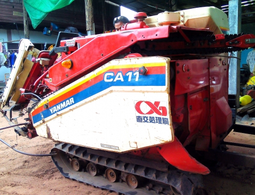 รถเกี่ยวนวดข้าวยันม่าร์พร้อมใช้ราคาถูก (รถอยู่ที่บุรีรัมย์ครับ) พร้อมเทนเลอร์ลากจูง