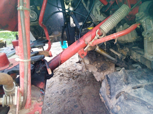 รถเกี่ยวนวดข้าวยันม่าร์พร้อมใช้ราคาถูก (รถอยู่ที่บุรีรัมย์ครับ) พร้อมเทนเลอร์ลากจูง