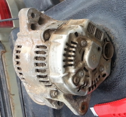 ฝาท้าย ฝาหน้า แก้มบังโคลน และอื่นๆ โซลูน่าตัวแรก มุมส้ม