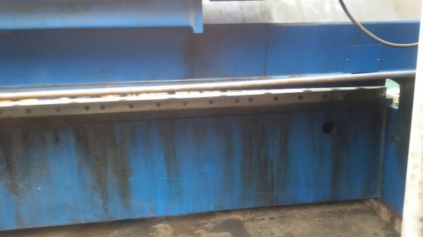 ขายเครื่องกรรไกรตัดเหล็กใบมีดยาวตัดได้5.2เมตรสภาพดี ราคาถูกครับ