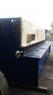 ขายเครื่องกรรไกรตัดเหล็กใบมีดยาวตัดได้5.2เมตรสภาพดี ราคาถูกครับ