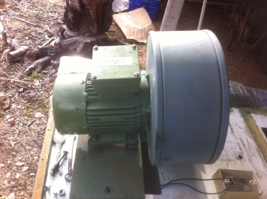 ชุดมอเตอร์ดูด-เป่า กำลังสูง SEMCO  ลมขนาด 1 แรงม้า ของเยรมัน ลมแรงมากๆ ใช้ไฟ 3 เฟส ต่อใช้ไฟเฟสเดียวได้ 220/380 V.รอบการทำงาน  2850 รอบต่อนาที