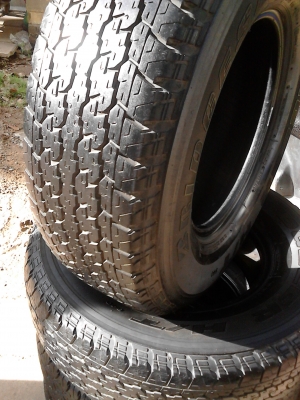 255/70R15  BRIDGE STONE DUELER H/T 840  มีชุด 4 เส้น  สวยๆ ยางเบอร์นี้หายาก  TEL.081-427-3941