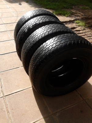 255/70R15  BRIDGE STONE DUELER H/T 840  มีชุด 4 เส้น  สวยๆ ยางเบอร์นี้หายาก  TEL.081-427-3941