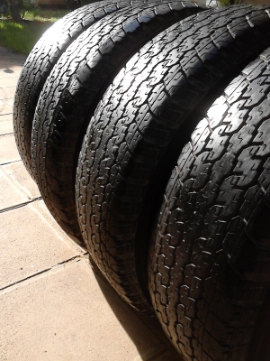 255/70R15  BRIDGE STONE DUELER H/T 840  มีชุด 4 เส้น  สวยๆ ยางเบอร์นี้หายาก  TEL.081-427-3941