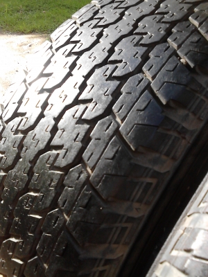 255/70R15  BRIDGE STONE DUELER H/T 840  มีชุด 4 เส้น  สวยๆ ยางเบอร์นี้หายาก  TEL.081-427-3941