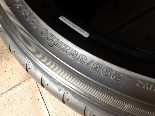 295/35R20 BRIDGESTONE  POTENZA S001   มี 2 เส้น TEL.081-427-3941