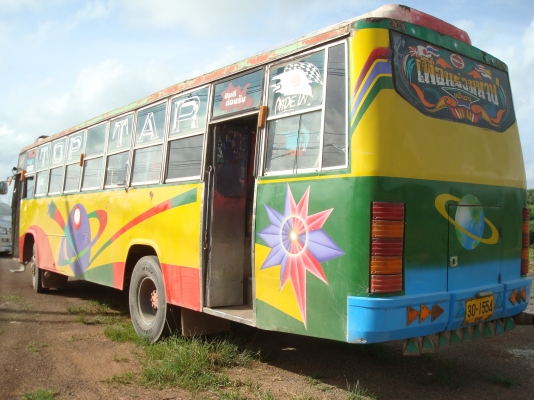 .ขายด่วนรถบัสพัดลม 10 เมตรรถสวยพร้อมใช้งานประหยัดน้ำมันสุดๆ ตอนนี้ใช้รับเด็กนักเรียนทุกวันไม่เคยมีปัญหา        เครื่อง HINO 195HP.TURBO เครื่องหน้า ประหยัดน้ำมันมากๆ        ครัชซีเบนซ์แท้ แหนบ  ยาว 10 เมตร จำนวน 43 ที่นั