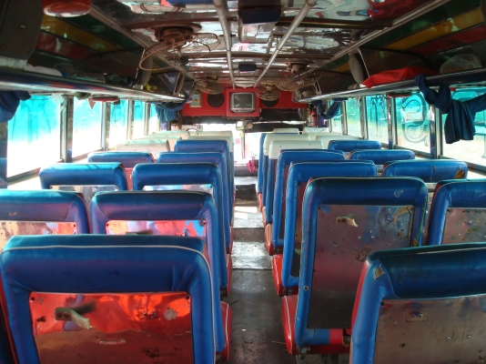 .ขายด่วนรถบัสพัดลม 10 เมตรรถสวยพร้อมใช้งานประหยัดน้ำมันสุดๆ ตอนนี้ใช้รับเด็กนักเรียนทุกวันไม่เคยมีปัญหา        เครื่อง HINO 195HP.TURBO เครื่องหน้า ประหยัดน้ำมันมากๆ        ครัชซีเบนซ์แท้ แหนบ  ยาว 10 เมตร จำนวน 43 ที่นั