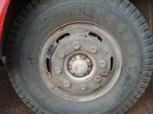 .ขายด่วนรถบัสพัดลม 10 เมตรรถสวยพร้อมใช้งานประหยัดน้ำมันสุดๆ ตอนนี้ใช้รับเด็กนักเรียนทุกวันไม่เคยมีปัญหา        เครื่อง HINO 195HP.TURBO เครื่องหน้า ประหยัดน้ำมันมากๆ        ครัชซีเบนซ์แท้ แหนบ  ยาว 10 เมตร จำนวน 43 ที่นั