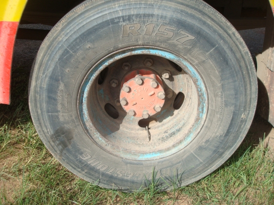 .ขายด่วนรถบัสพัดลม 10 เมตรรถสวยพร้อมใช้งานประหยัดน้ำมันสุดๆ ตอนนี้ใช้รับเด็กนักเรียนทุกวันไม่เคยมีปัญหา        เครื่อง HINO 195HP.TURBO เครื่องหน้า ประหยัดน้ำมันมากๆ        ครัชซีเบนซ์แท้ แหนบ  ยาว 10 เมตร จำนวน 43 ที่นั