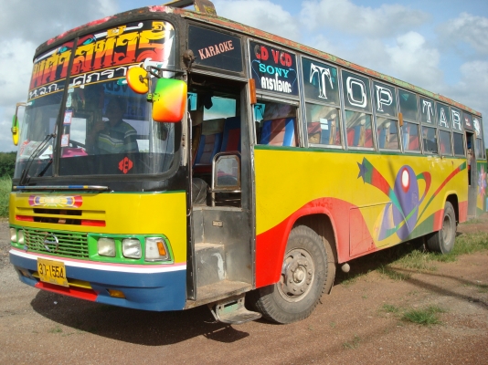 .ขายด่วนรถบัสพัดลม 10 เมตรรถสวยพร้อมใช้งานประหยัดน้ำมันสุดๆ ตอนนี้ใช้รับเด็กนักเรียนทุกวันไม่เคยมีปัญหา        เครื่อง HINO 195HP.TURBO เครื่องหน้า ประหยัดน้ำมันมากๆ        ครัชซีเบนซ์แท้ แหนบ  ยาว 10 เมตร จำนวน 43 ที่นั