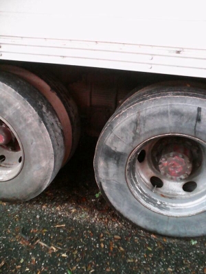 รถฮีโน่ 12 ล้อ ตู้เย็น 360 แรงม้า. ปี 39 สนใจติดต่อ 081 - 6079515 รถฮีโน่ 12 ล้อ ตู้เย็น 360 แรงม้า. ปี 39 สนใจติดต่อ 081 - 6079515