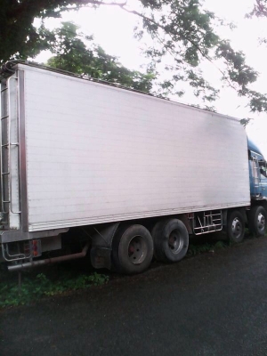 รถฮีโน่ 12 ล้อ ตู้เย็น 360 แรงม้า. ปี 39 สนใจติดต่อ 081 - 6079515 รถฮีโน่ 12 ล้อ ตู้เย็น 360 แรงม้า. ปี 39 สนใจติดต่อ 081 - 6079515