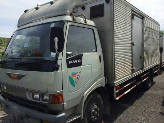 รถฮีโน่ 6 ล้อ ตู้แห้ง FC2W  120 แรงม้า. ปี 38  สนใจติดต่อ 081 - 6079515