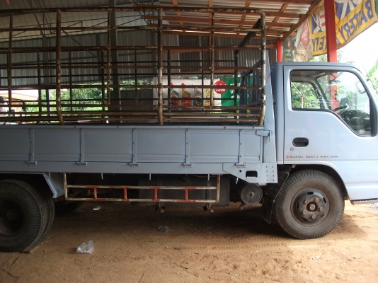 ขายรถอีซูสุ6ล้อกลางเครื่อง110เเรงปี38ยาว4เมตร30