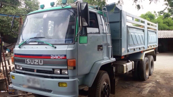 ขายรถบรรทุกสิบล้อดัมพ์ ISUZU หัวขาว เครื่อง 240 แรง ปี 38 กระบะดัมพ์สามมิตร มีระบบลากพ่วง