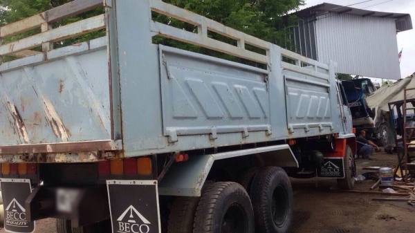 ขายรถบรรทุกสิบล้อดัมพ์ ISUZU หัวขาว เครื่อง 240 แรง ปี 38 กระบะดัมพ์สามมิตร มีระบบลากพ่วง