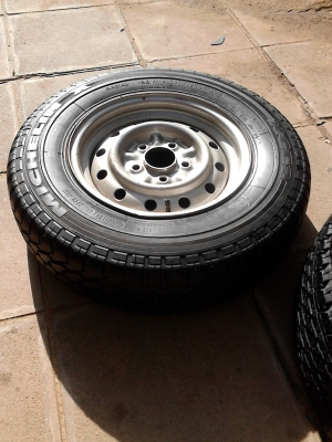 กะทะล้อ 5 รู  ขอบ 14 ของ TOYOTA  ยาง MICELIN สวย หนา 195R14     มี 1 วง   สถาพสวย  TEL.081-427-3941