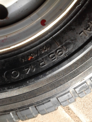 กะทะล้อ 5 รู  ขอบ 14 ของ TOYOTA  ยาง MICELIN สวย หนา 195R14     มี 1 วง   สถาพสวย  TEL.081-427-3941