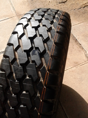 กะทะล้อ 5 รู  ขอบ 14 ของ TOYOTA  ยาง MICELIN สวย หนา 195R14     มี 1 วง   สถาพสวย  TEL.081-427-3941