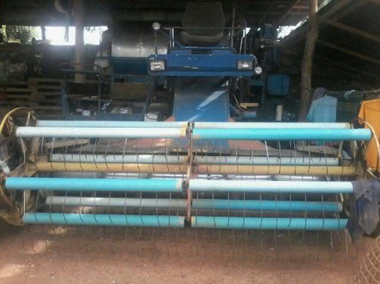 ขายรถเกี่ยวข้าว ต่ออู่สามชุก รองกระสอบ ตัวเดิน10  เครื่อง195 สภาพพร้อมใช้งาน ช่วงล่างดี