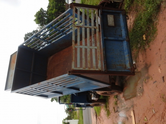 รถอีแต๊นดั๊ม เครื่อง 74 แรงมา สนใจติดต่อ 080-1998312