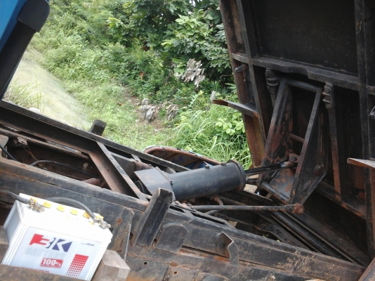 รถอีแต๊นดั๊ม เครื่อง 74 แรงมา สนใจติดต่อ 080-1998312