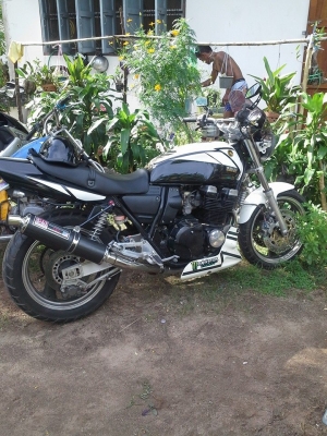 ขาย/แลกxjr400 มีทะเบียน พร้อมต้องตามเจ้าของเอง ราคา65000 หรือไครมี sr400 หรือ แนวคาเฟ่ ลงรูปเลยคับ ขอมี สพม คับ