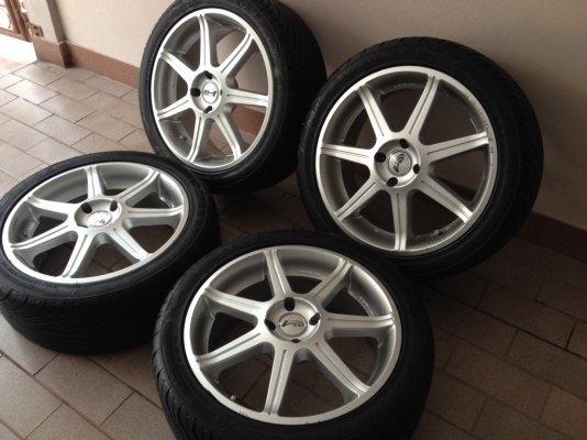 RAYS VERSUEเเท้ญี่ปุ่นขอบ17นิ้ว 4รู100กว้าง7นิ้วอ๊อฟ42พร้อมยางสวยๆ