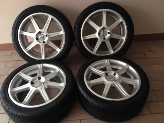 RAYS VERSUEเเท้ญี่ปุ่นขอบ17นิ้ว 4รู100กว้าง7นิ้วอ๊อฟ42พร้อมยางสวยๆ