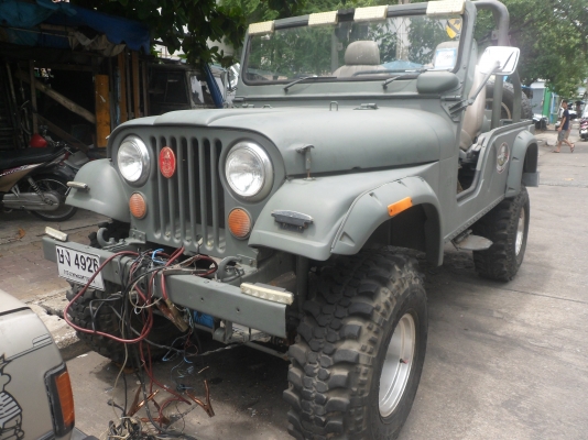 ขายจีปหน้ากบยกสูงขับสี่