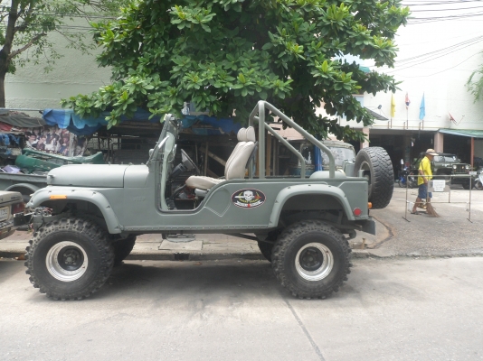 ขายจีปหน้ากบยกสูงขับสี่ ขายจีปหน้ากบยกสูงขับสี่