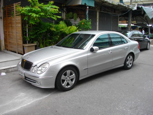 ขาย Benz E240 2.6 AVANTGRADE (W211) Full Option ปี04 รถบ้านใช้เอง ไมล์ 88000 ไร้ริ้วรอย ไม่เคยชน 869000 บาท