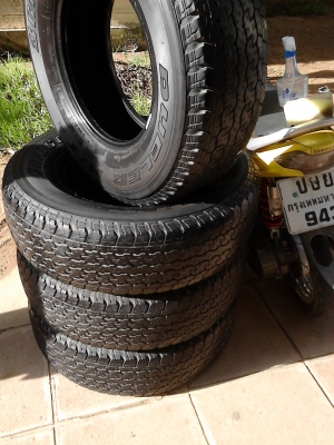 255/70R15  BRIDGE STONE DUELER H/T 840  มีชุด 4 เส้น  สวยๆ ยางเบอร์นี้หายาก  TEL.081-427-3941