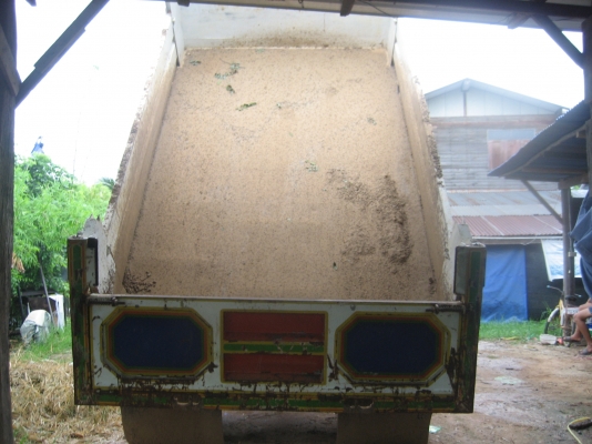 ดั้มพ์ตากลม   เครื่อง  195 แรง  ราคา  740,000 บาท //  ลด  720,000 บาท