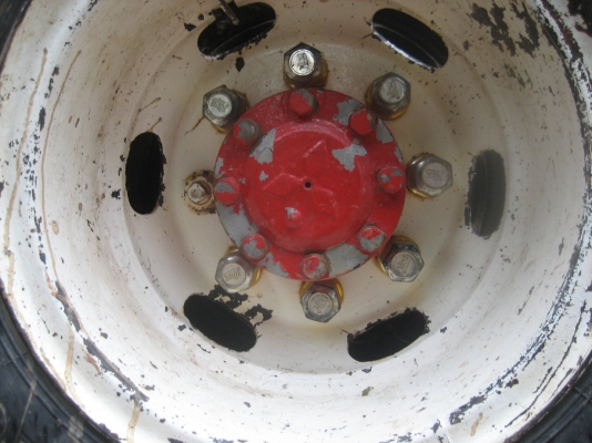 ดั้มพ์ตากลม   เครื่อง  195 แรง  ราคา  740,000 บาท //  ลด  720,000 บาท