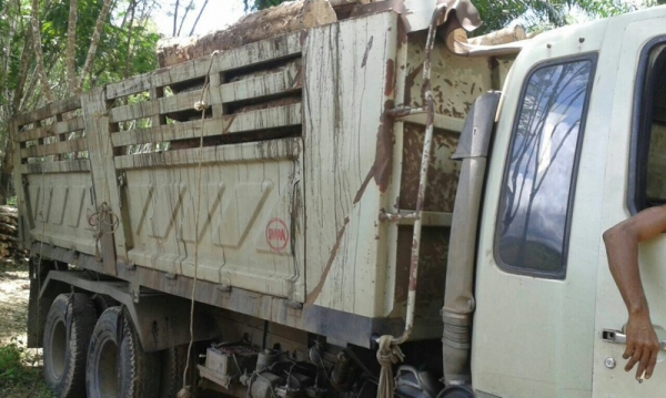 รถฮีโน่ 10 ล้อดั้ม FM3M 240 แรงม้า. ปี 38 สนใจติดต่อ 081 - 6079515 รถฮีโน่ 10 ล้อดั้ม FM3M 240 แรงม้า. ปี 38 สนใจติดต่อ 081 - 6079515