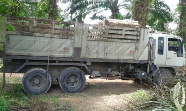 รถฮีโน่ 10 ล้อดั้ม FM3M 240 แรงม้า. ปี 38 สนใจติดต่อ 081 - 6079515 รถฮีโน่ 10 ล้อดั้ม FM3M 240 แรงม้า. ปี 38 สนใจติดต่อ 081 - 6079515