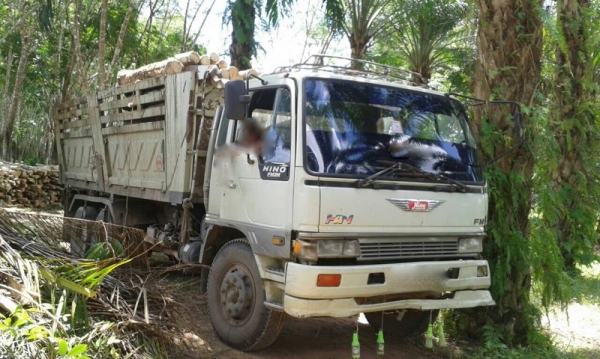 รถฮีโน่ 10 ล้อดั้ม  FM3M  240 แรงม้า. ปี 38  สนใจติดต่อ 081 - 6079515