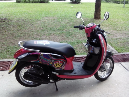 ปรับราคา ขาย Honda  honda new scoopy i ปี  เม.ย.56   สี ชมพู - ดำ